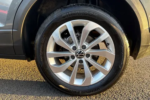 YS25HVJ Volkswagen T-Roc 1.5 TSI Match 5dr DSG, **WINTER PK** Thumbnail #12