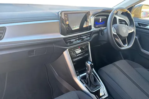 YS25HVJ Volkswagen T-Roc 1.5 TSI Match 5dr DSG, **WINTER PK** Thumbnail #14