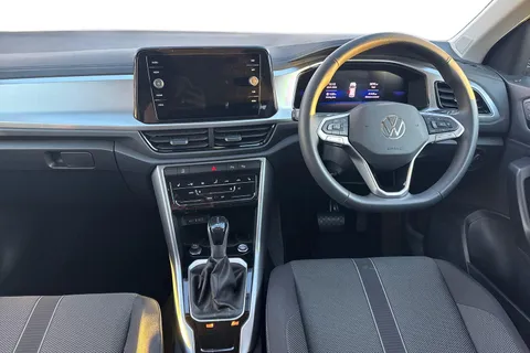 YS25HVJ Volkswagen T-Roc 1.5 TSI Match 5dr DSG, **WINTER PK** Thumbnail #17