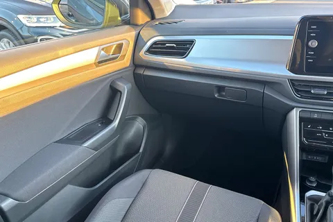 YS25HVJ Volkswagen T-Roc 1.5 TSI Match 5dr DSG, **WINTER PK** Thumbnail #19