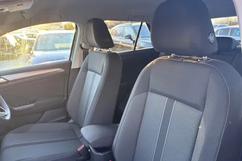 YS25HVJ Volkswagen T-Roc 1.5 TSI Match 5dr DSG, **WINTER PK** Thumbnail #23