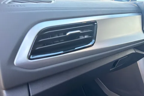 YS25HVJ Volkswagen T-Roc 1.5 TSI Match 5dr DSG, **WINTER PK** Thumbnail #27