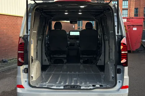 BT75AVX Volkswagen Transporter 2.0 TDI 150 Commerce Pro Van Auto-4Motion Thumbnail #7