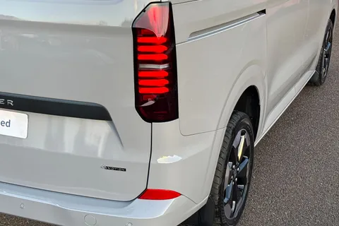 BT75AVX Volkswagen Transporter 2.0 TDI 150 Commerce Pro Van Auto-4Motion Thumbnail #36