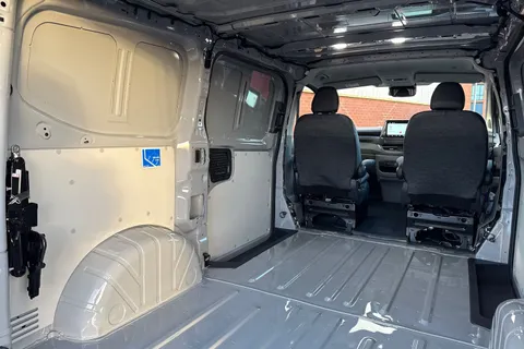 BT75AVX Volkswagen Transporter 2.0 TDI 150 Commerce Pro Van Auto-4Motion Thumbnail #39