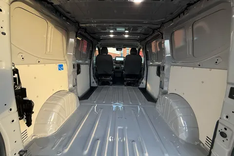 BT75AVX Volkswagen Transporter 2.0 TDI 150 Commerce Pro Van Auto-4Motion Thumbnail #40