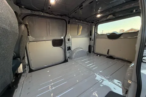 BT75AVX Volkswagen Transporter 2.0 TDI 150 Commerce Pro Van Auto-4Motion Thumbnail #45