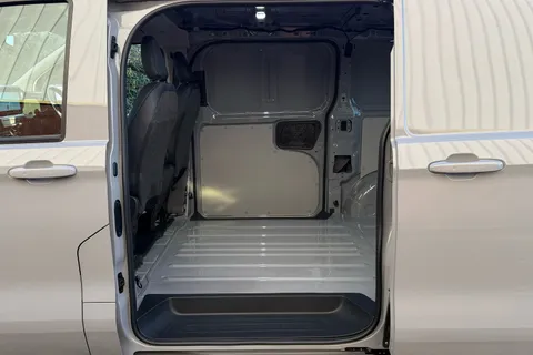 BT75AVX Volkswagen Transporter 2.0 TDI 150 Commerce Pro Van Auto-4Motion Thumbnail #48