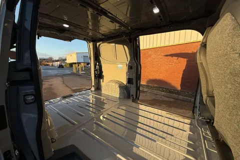 BT75AWP Volkswagen Transporter 2.0 TDI 150 Commerce Pro Van Auto-4Motion Thumbnail #44