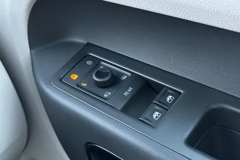 YT75NDC Volkswagen ID. Buzz 210kW Style Pro 86kWh 5dr LWB Auto [7 Seat] Thumbnail #17