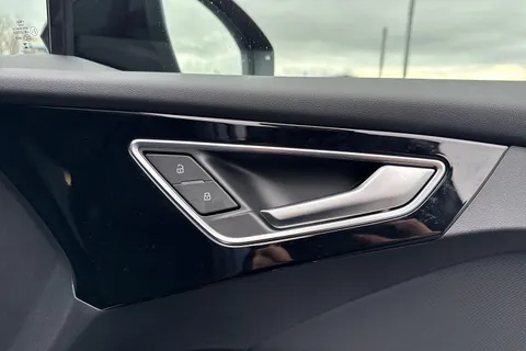 PX75KNJ Audi Q4 125kW 35 55kWh Black Edition 5dr Auto Thumbnail #15
