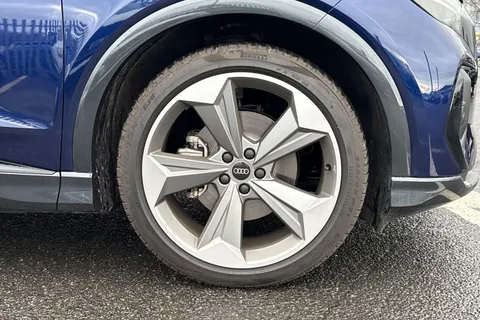 PX75KNJ Audi Q4 125kW 35 55kWh Black Edition 5dr Auto Thumbnail #19