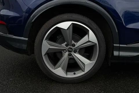 PX75KNJ Audi Q4 125kW 35 55kWh Black Edition 5dr Auto Thumbnail #21