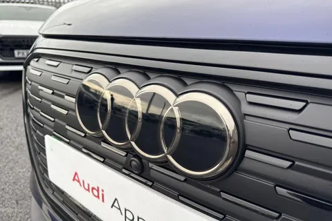 PX75KNJ Audi Q4 125kW 35 55kWh Black Edition 5dr Auto Thumbnail #22