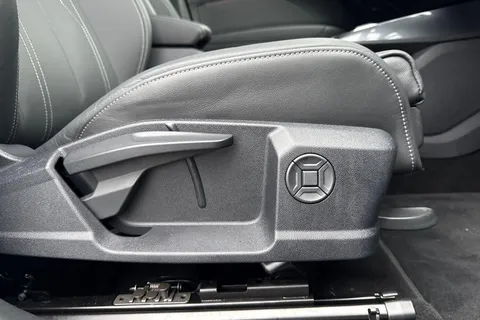 PX75KNJ Audi Q4 125kW 35 55kWh Black Edition 5dr Auto Thumbnail #40