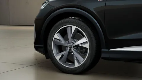  Audi Q4 e-tron 45 S line Auto 5dr 82kWh Thumbnail #4