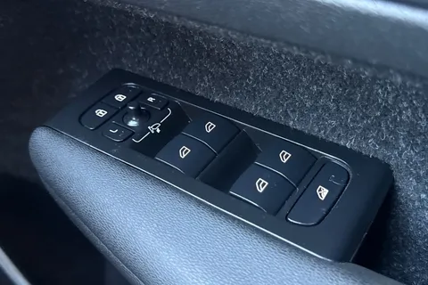 KM70VYU Volvo Xc40 1.5h T5 Twin Engine Recharge 10.7kWh R-Design Pro Auto Euro 6 (s/s) 5dr Thumbnail #37