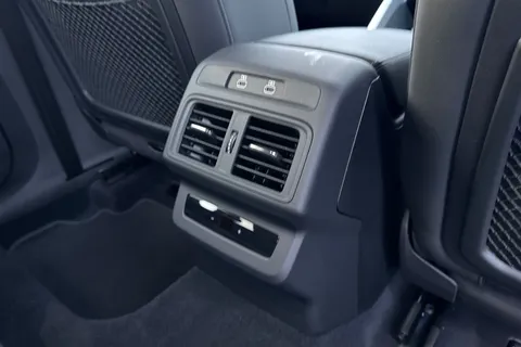  Audi Q5 2.0 TDI S line S Tronic quattro Euro 6 (s/s) 5dr Thumbnail #32