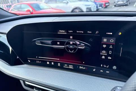  Audi Q5 2.0 TDI S line S Tronic quattro Euro 6 (s/s) 5dr Thumbnail #42