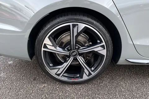 YY22XEL Audi A4 Avant Avant Black Edition 40 TFSI  204 PS S tronic Thumbnail #11