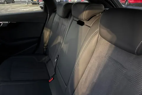 YY22XEL Audi A4 Avant Avant Black Edition 40 TFSI  204 PS S tronic Thumbnail #19