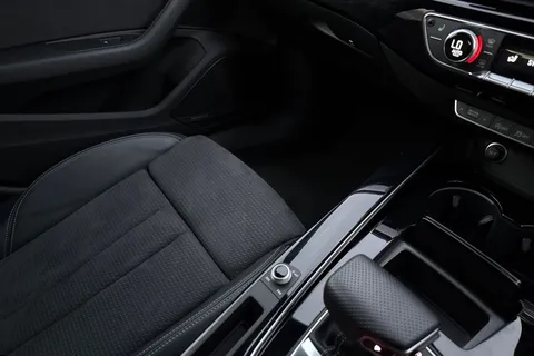 YY22XEL Audi A4 Avant Avant Black Edition 40 TFSI  204 PS S tronic Thumbnail #20