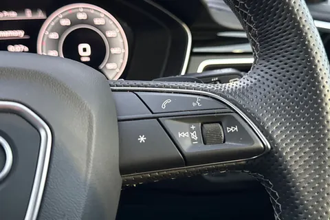 YY22XEL Audi A4 Avant Avant Black Edition 40 TFSI  204 PS S tronic Thumbnail #26