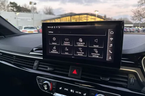 YY22XEL Audi A4 Avant Avant Black Edition 40 TFSI  204 PS S tronic Thumbnail #48