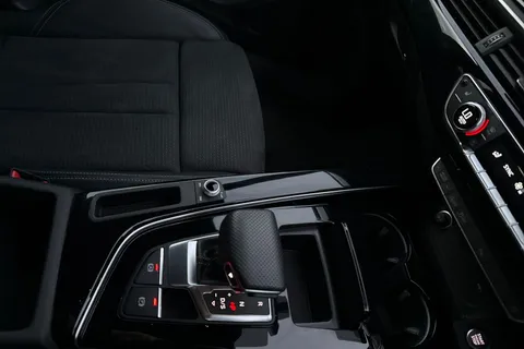 YY22XEL Audi A4 Avant Avant Black Edition 40 TFSI  204 PS S tronic Thumbnail #51