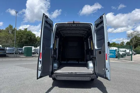 DE25YCA Volkswagen Crafter 2.0 TDI 140PS Commerce Plus High Roof Van Auto Thumbnail #9