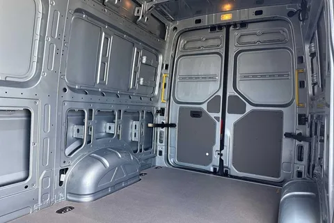 DE25YCA Volkswagen Crafter 2.0 TDI 140PS Commerce Plus High Roof Van Auto Thumbnail #13