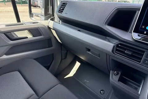 DE25YCA Volkswagen Crafter 2.0 TDI 140PS Commerce Plus High Roof Van Auto Thumbnail #14