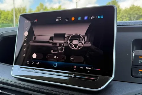 DE25YCA Volkswagen Crafter 2.0 TDI 140PS Commerce Plus High Roof Van Auto Thumbnail #18