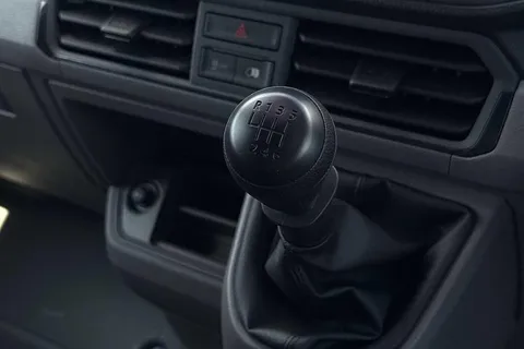 DE25YCA Volkswagen Crafter 2.0 TDI 140PS Commerce Plus High Roof Van Auto Thumbnail #19