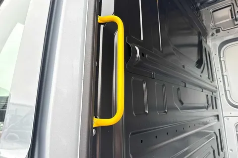 DC75AVU Volkswagen Crafter CR35 Panel van Commerce Plus MWB 140 2.0 TDI 8sp Aut  - MY25/Rear Camera Thumbnail #30