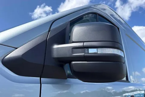 DE25YCA Volkswagen Crafter 2.0 TDI 140PS Commerce Plus High Roof Van Auto Thumbnail #25