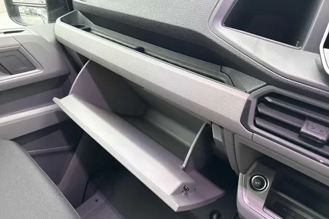 DC75AVU Volkswagen Crafter CR35 Panel van Commerce Plus MWB 140 2.0 TDI 8sp Aut  - MY25/Rear Camera Thumbnail #35