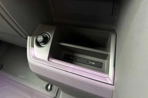 DC75AVU Volkswagen Crafter CR35 Panel van Commerce Plus MWB 140 2.0 TDI 8sp Aut  - MY25/Rear Camera Thumbnail #36