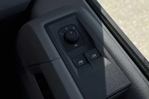 DE25YCA Volkswagen Crafter 2.0 TDI 140PS Commerce Plus High Roof Van Auto Thumbnail #35