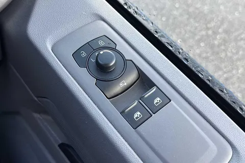 DC75AVK Volkswagen Transporter 2.0 TDI 110 Commerce Pro Van Thumbnail #37