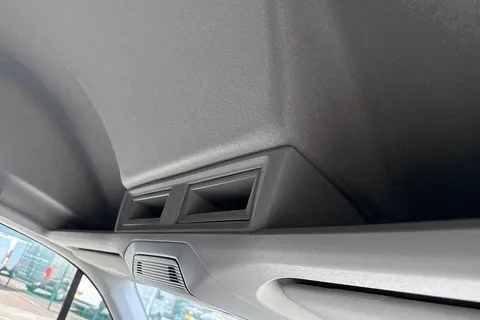 DE25YCA Volkswagen Crafter 2.0 TDI 140PS Commerce Plus High Roof Van Auto Thumbnail #39