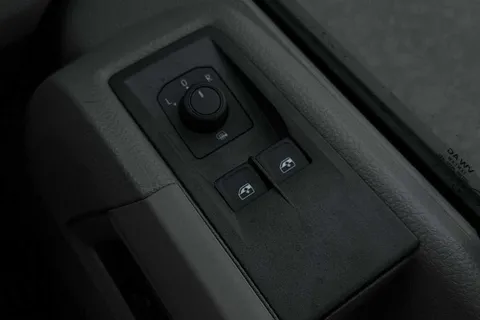 DC75AVU Volkswagen Crafter CR35 Panel van Commerce Plus MWB 140 2.0 TDI 8sp Aut  - MY25/Rear Camera Thumbnail #45