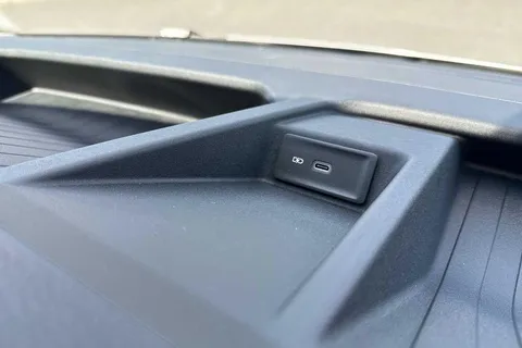 DE25YCA Volkswagen Crafter 2.0 TDI 140PS Commerce Plus High Roof Van Auto Thumbnail #40