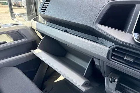 DE25YCA Volkswagen Crafter 2.0 TDI 140PS Commerce Plus High Roof Van Auto Thumbnail #41