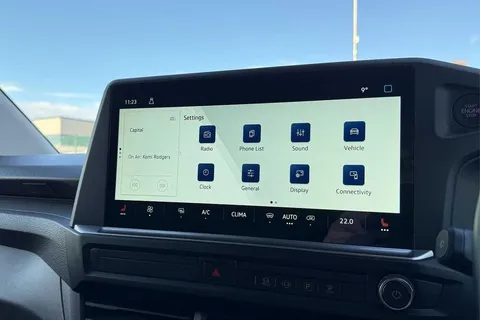 DC75AVK Volkswagen Transporter 2.0 TDI 110 Commerce Pro Van Thumbnail #46