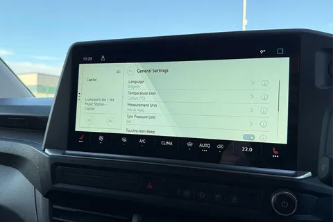 DC75AVK Volkswagen Transporter 2.0 TDI 110 Commerce Pro Van Thumbnail #49