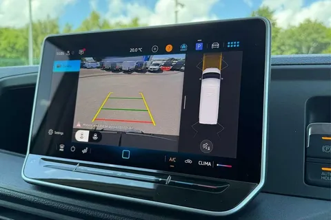 DE25YCA Volkswagen Crafter 2.0 TDI 140PS Commerce Plus High Roof Van Auto Thumbnail #51