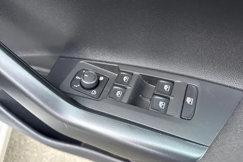 DF25WUT Volkswagen Polo 1.0 TSI Match 5dr Thumbnail #21