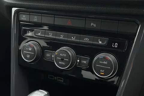 KK19VBD Volkswagen T-Roc 2.0 TDI R-Line 150PS DSG ⭐ 1 Year VW Warranty ⭐ Thumbnail #19