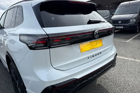 CX75WRN Volkswagen Tiguan 1.5 TSI 272 eHybrid R-Line⭐Leather, Towbar, Sunroof, Comfort package, Info Thumbnail #17